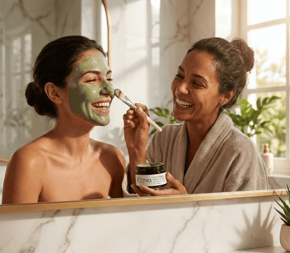 Lune d'Argile · Amigas aplicandose Mascarilla Facial de arcillas Purificante ritual de spa en casa | Ethia